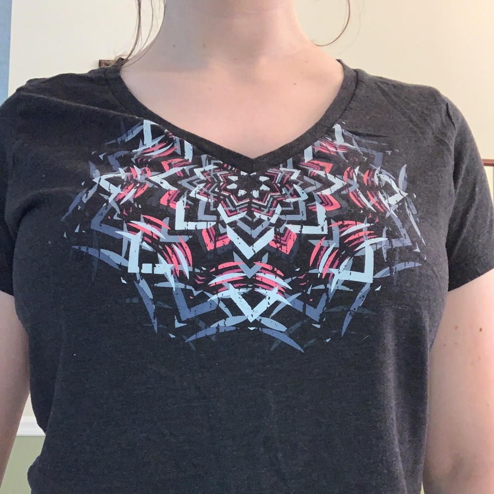 Columbia sportswear t-shirt with Vneck pattern